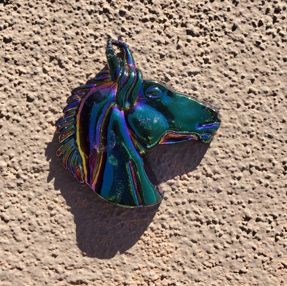 New Carved Multicolor Silver Horse's Head Pendant. - Picture 10 of 12